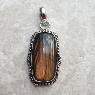 Labradorite pendant 31x17 mm no A174