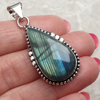 Labradorite pendant 31x17 mm no A77