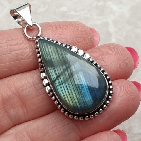 Labradorite pendant 31x17 mm no A77 Labradorite pendant 31x17 mm no A77