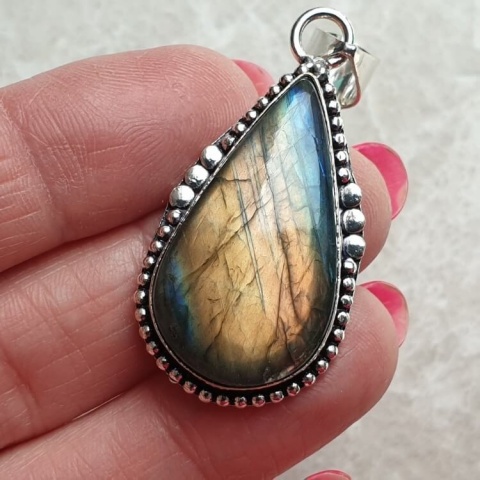 Labradorite pendant 31x18 mm no A131 Labradorite pendant 31x18 mm no A131