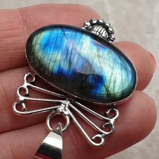 Labradorite pendant 31x18 mm no A168