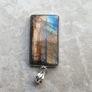 Labradorite pendant 31x18 mm no A297