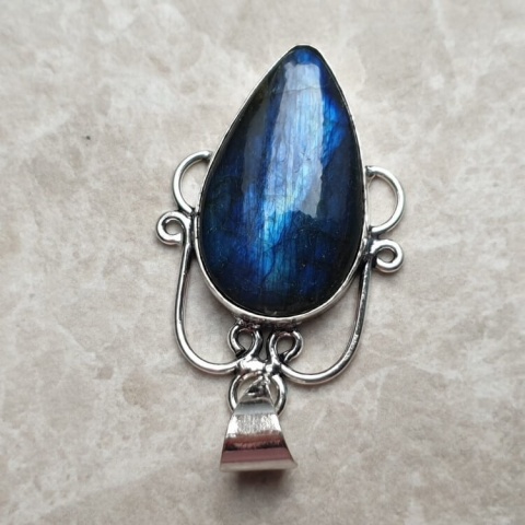 Labradorite pendant 31x19 mm no A102 Labradorite pendant 31x19 mm no A102