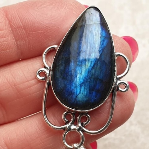 Labradorite pendant 31x19 mm no A102 Labradorite pendant 31x19 mm no A102