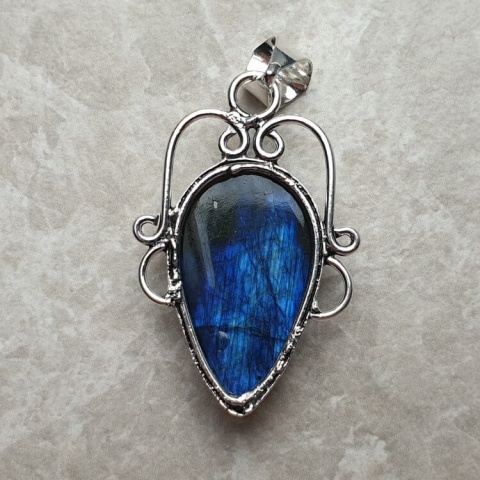 Labradorite pendant 31x19 mm no A102 Labradorite pendant 31x19 mm no A102