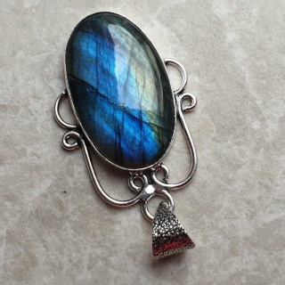 Labradorite pendant 31x19 mm no A253