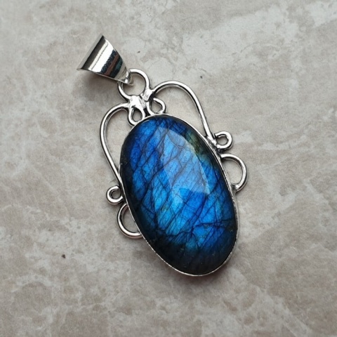 Labradorite pendant 31x19 mm no A66
