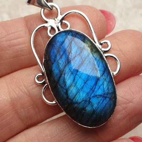 Labradorite pendant 31x19 mm no A66