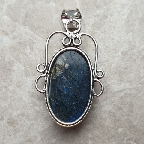 Labradorite pendant 31x19 mm no A66