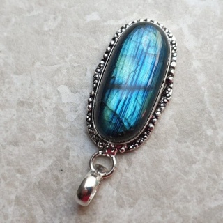 Labradorite pendant 32x16 mm no A193