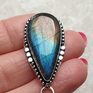 Labradorite pendant 32x16 mm no A82