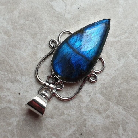 Labradorite pendant 32x17 mm no A125 Labradorite pendant 32x17 mm no A125