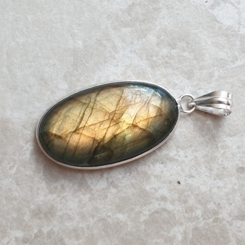 Labradorite pendant 32x18 mm no A383 Labradorite pendant 32x18 mm no A383