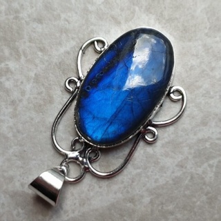 Labradorite pendant 32x19 mm no A170