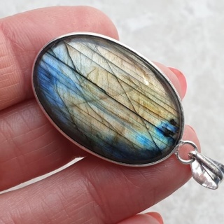 Labradorite pendant 32x21 mm no A300