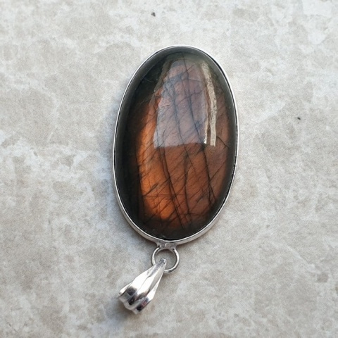 Labradorite pendant 32x21 mm no A327 Labradorite pendant 32x21 mm no A327