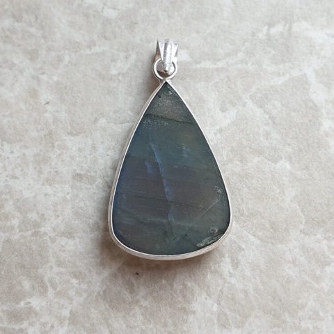 Labradorite pendant 32x21 mm no A368 Labradorite pendant 32x21 mm no A368