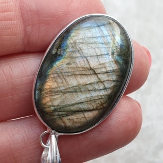 Labradorite pendant 32x22 mm no A273