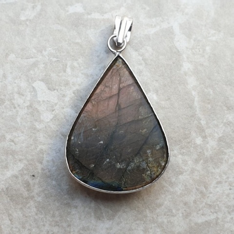 Labradorite pendant 32x23 mm no A275 Labradorite pendant 32x23 mm no A275