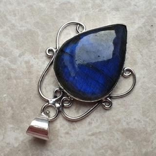 Labradorite pendant 32x24 mm no A91