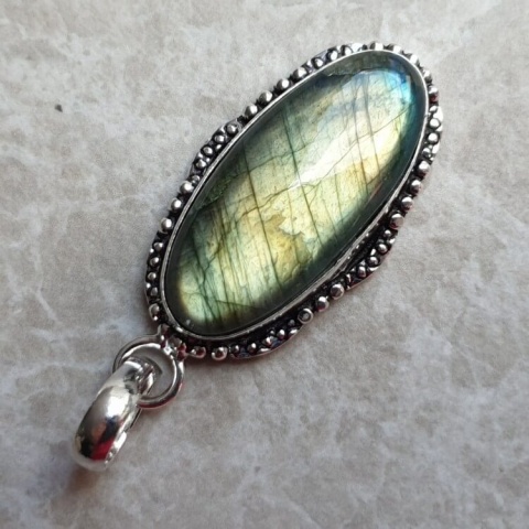 Labradorite pendant 33x16 mm no A243 Labradorite pendant 33x16 mm no A243
