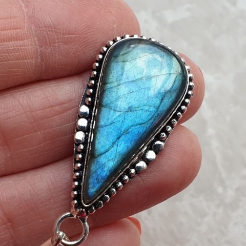 Labradorite pendant 33x17 mm no A194