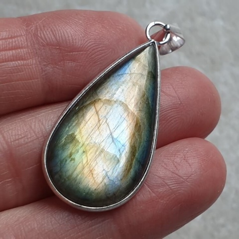 Labradorite pendant 33x18 mm no A354 Labradorite pendant 33x18 mm no A354