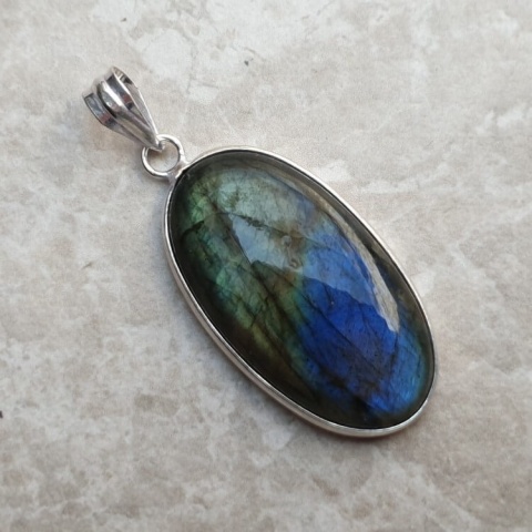 Labradorite pendant 33x19 mm no A301