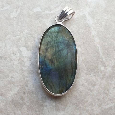 Labradorite pendant 33x19 mm no A301