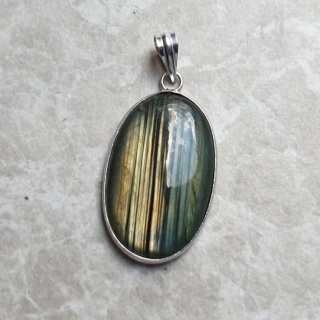 Labradorite pendant 33x21 mm no A336