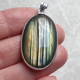 Labradorite pendant 33x21 mm no A336