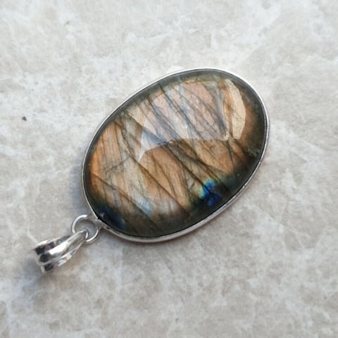Labradorite pendant 33x23 mm no A282