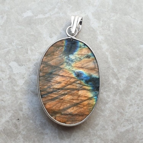 Labradorite pendant 33x23 mm no A282