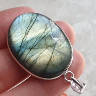 Labradorite pendant 33x25 mm no A372