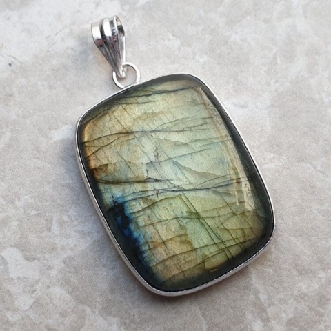 Labradorite pendant 33x26 mm no A258 Labradorite pendant 33x26 mm no A258