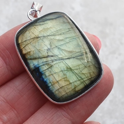 Labradorite pendant 33x26 mm no A258 Labradorite pendant 33x26 mm no A258