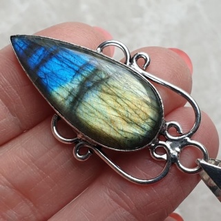 Labradorite pendant 34x16 mm no A142