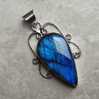 Labradorite pendant 34x19 mm no A138