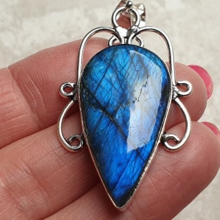 Labradorite pendant 34x19 mm no A138