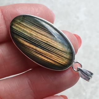 Labradorite pendant 34x19 mm no A350