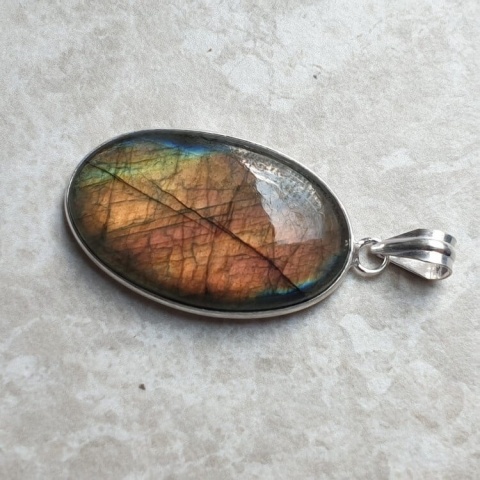Labradorite pendant 34x21 mm no A334 Labradorite pendant 34x21 mm no A334