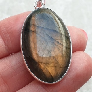 Labradorite pendant 34x22 mm no A259