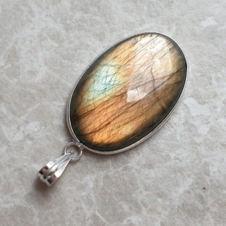Labradorite pendant 34x23 mm no A369