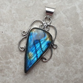 Labradorite pendant 35x19 mm no A62