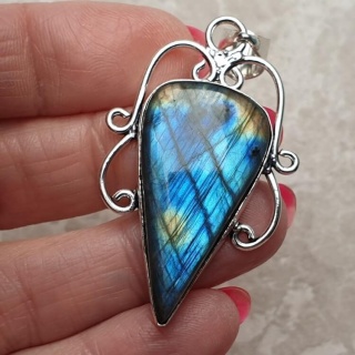 Labradorite pendant 35x19 mm no A62
