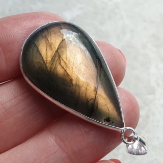 Labradorite pendant 35x21 mm no A360