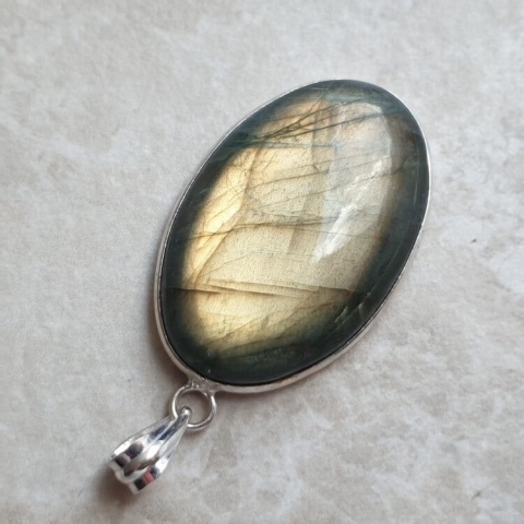 Labradorite pendant 35x23 mm no A375 Labradorite pendant 35x23 mm no A375
