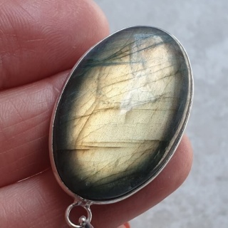 Labradorite pendant 35x23 mm no A375