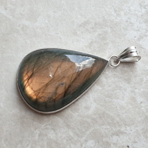 Labradorite pendant 35x24 mm no A373 Labradorite pendant 35x24 mm no A373
