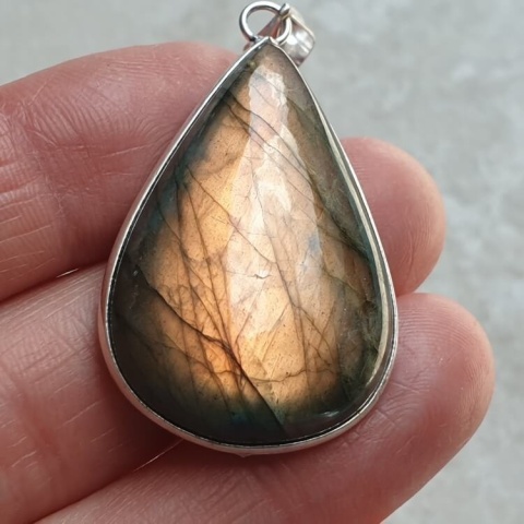 Labradorite pendant 35x24 mm no A373 Labradorite pendant 35x24 mm no A373